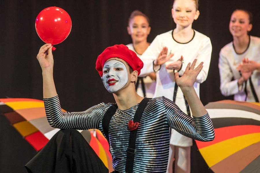 The story of the wandering performers ends on a cheerful note