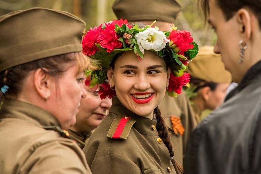Here they don’t just treat you — they entertain with songs and dances