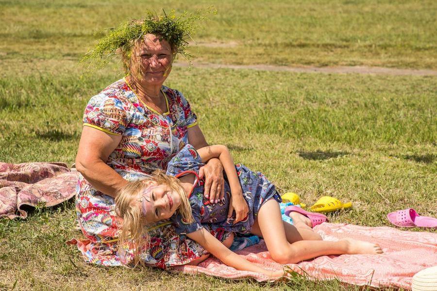 After visiting all the stations, it’s the perfect time to rest on the sunny meadow
