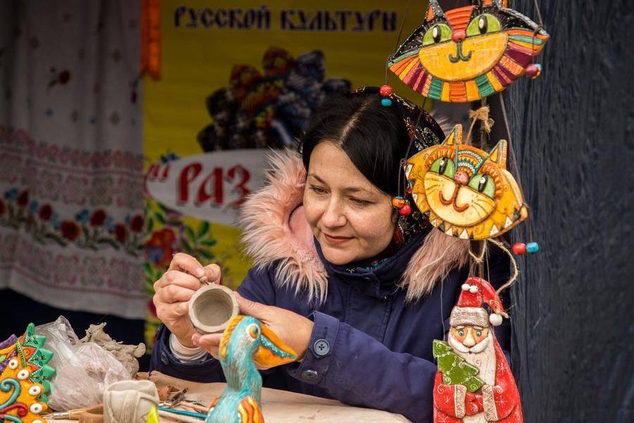 Artist Anna Kukarenko from Kormilovka village isn’t wasting a moment