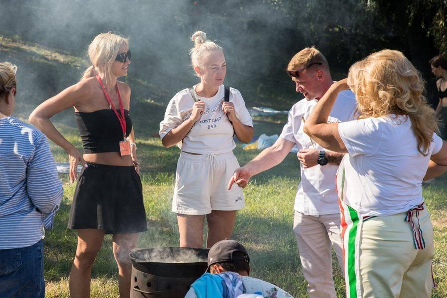 Chefs from well‑known Omsk restaurants have the opportunity to help families