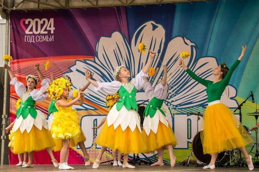 The ceremony features children’s creative groups from cultural centers