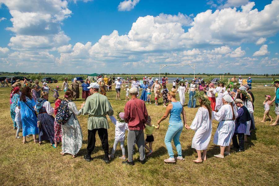 Round dances are an essential part of any folk festival