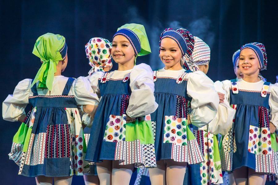 The folk song “My Mother Had Twelve Daughters” forms the basis of the next number