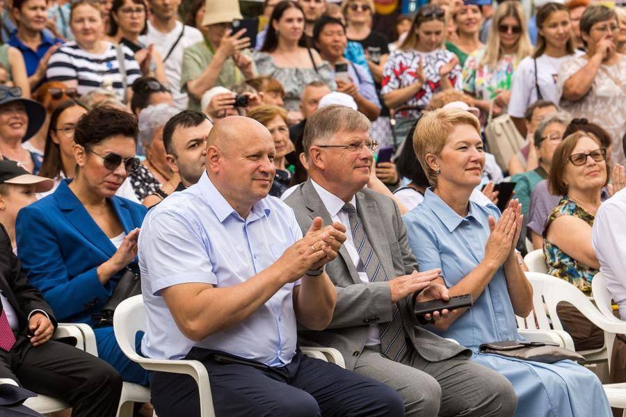 The city’s top officials applaud the young performers