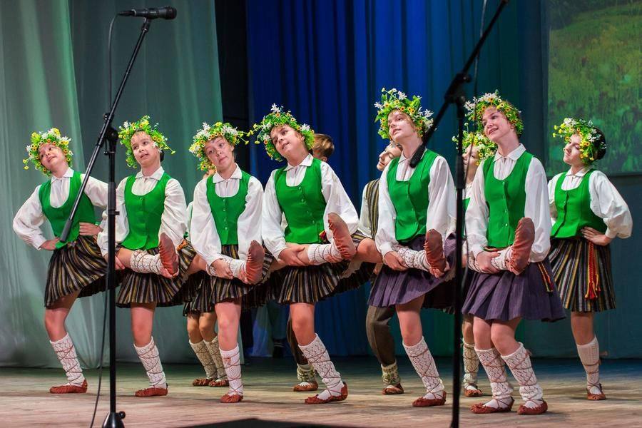 The theme continues with the already familiar “Siberian Patterns” dance ensemble