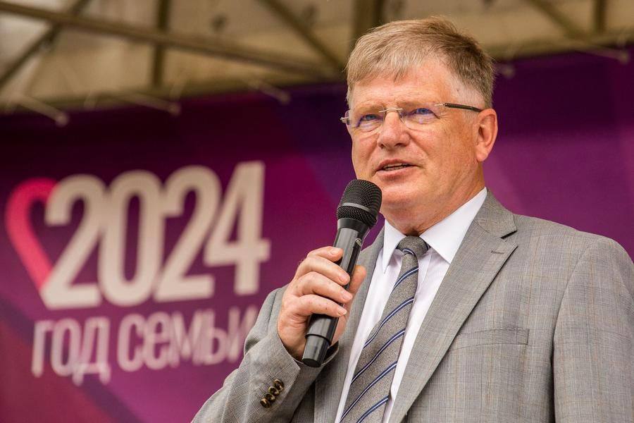 Vladimir Korbut, Speaker of the City Council, joins in the congratulations