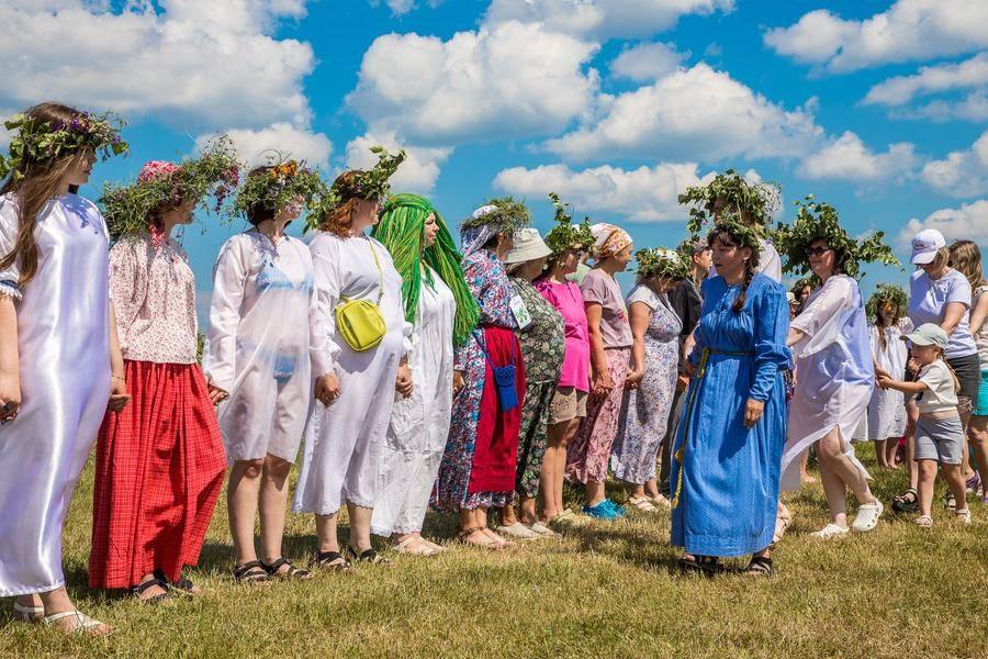 All in all, a round dance is a sure way to feel unity with others and with the world