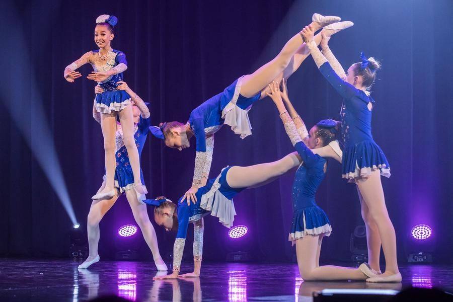 In the game, dolls can even form complex acrobatic shapes