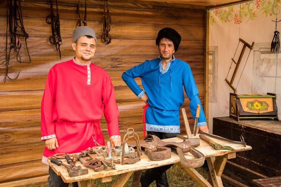 A little farther, Cossacks introduce traditional tools