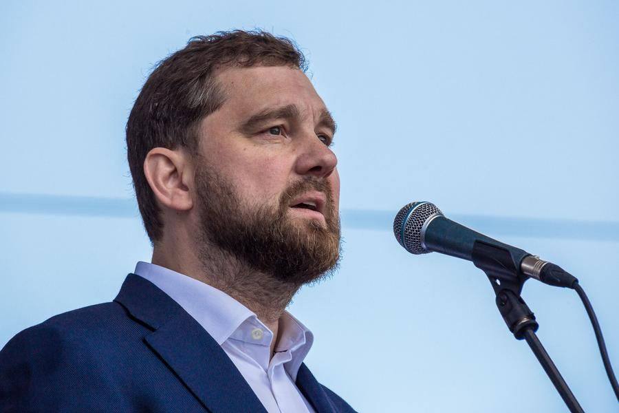 Igor Barinov, head of the Federal Agency for Nationalities Affairs, addresses the crowd