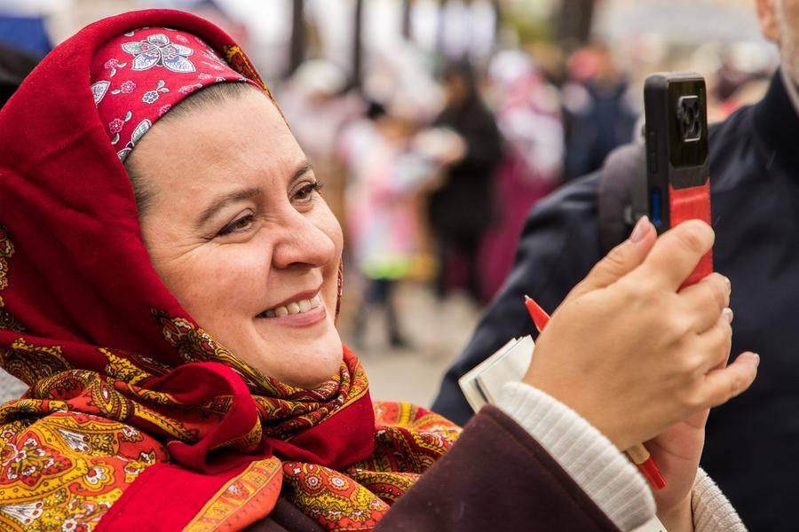 The competition judges can’t resist taking photos… or laughing out loud