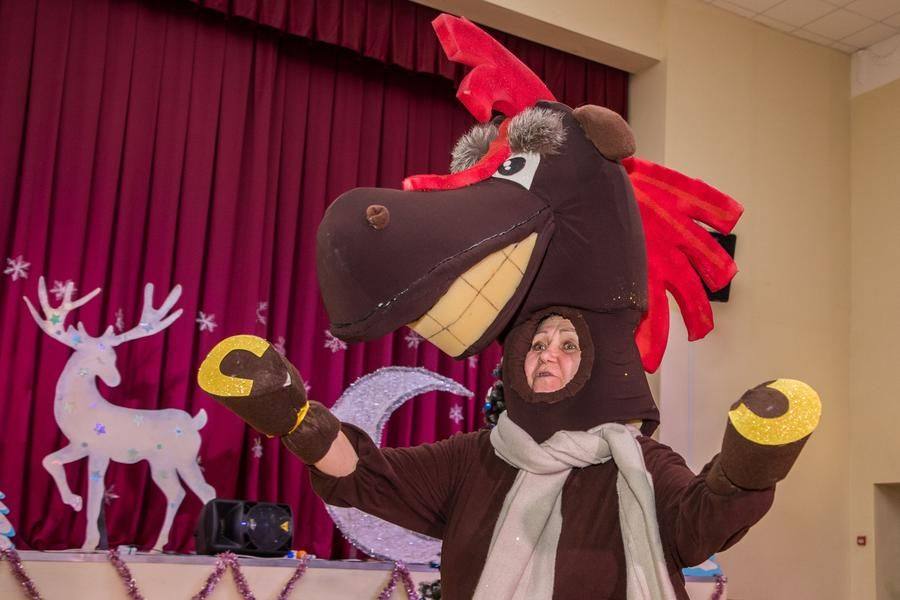 The mix of originality and humor gets a warm response from the audience