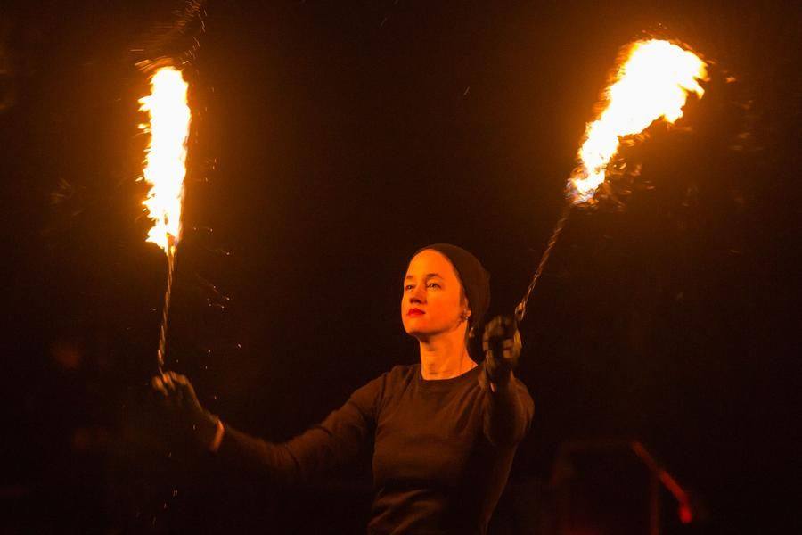Yulia Lutonina follows the mood of the musical piece