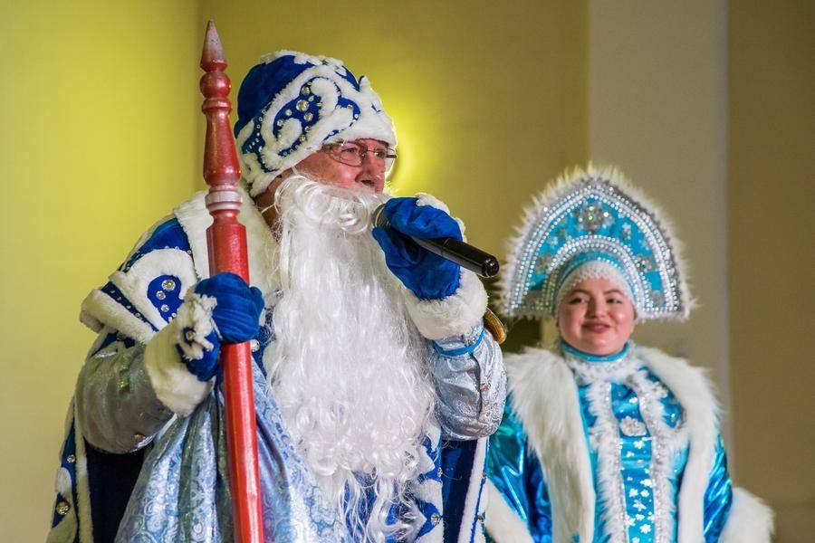 Of course, this New Year’s wizard also invites the kids to join the games