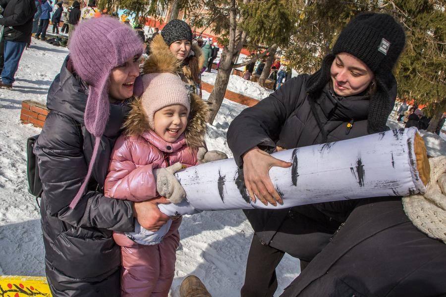 Or you can just lean on mom and “clobber” everyone in sight — until the “log” is taken away