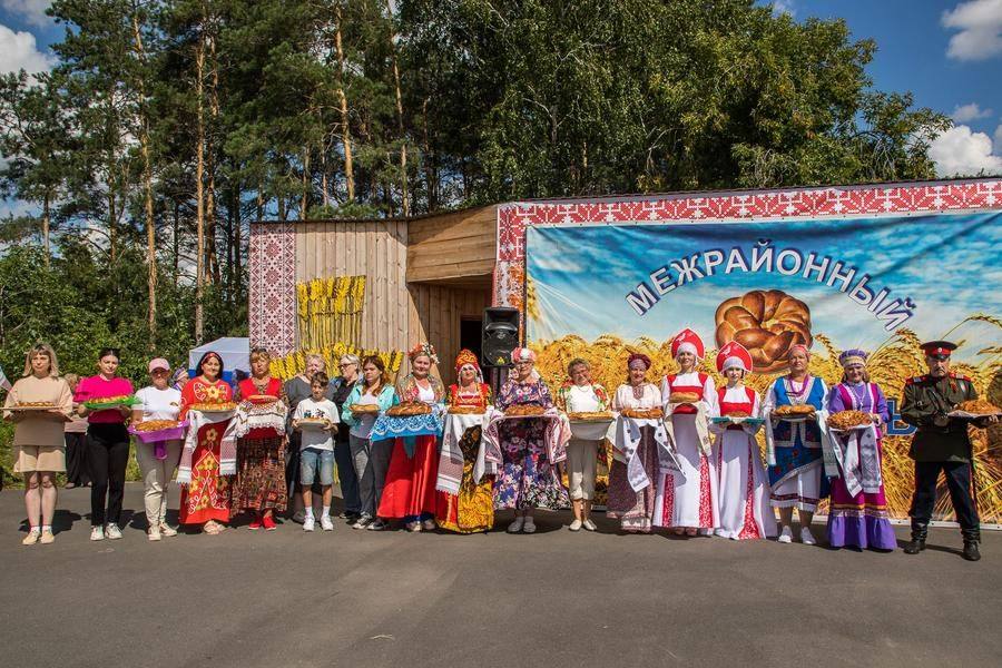 This single shot alone features 17 magnificent kalaches and loaves