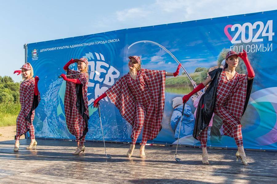 Their repertoire features intricate mini‑performances inspired by diverse cultures