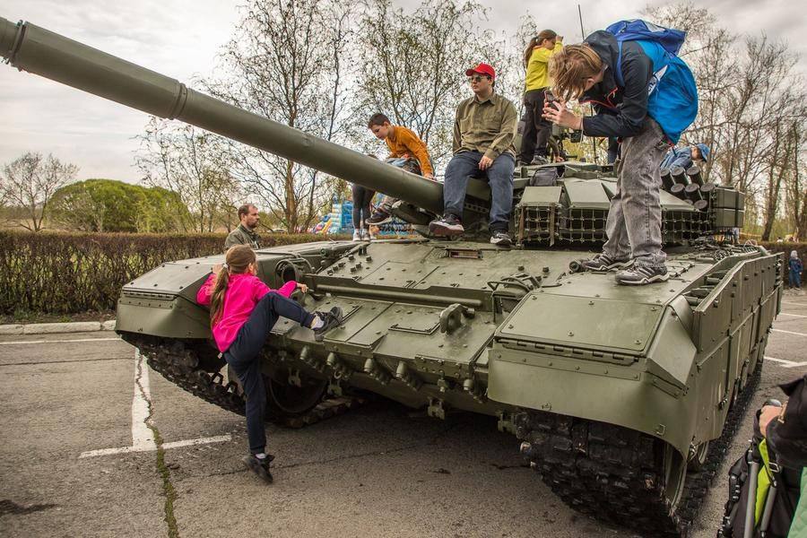 A modern tank in open access is fascinating for both children and teenagers