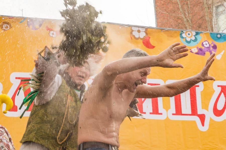This game called the “Cossack Bath” is another creative invention of the House of Friendship