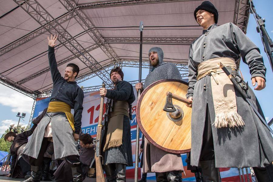 A vibrant choreographic piece tells the story of the native land