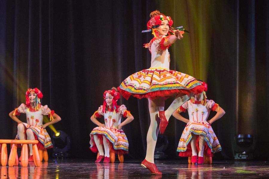 Though, there’s no chance to just sit back: the audience came for a dance show, after all :)