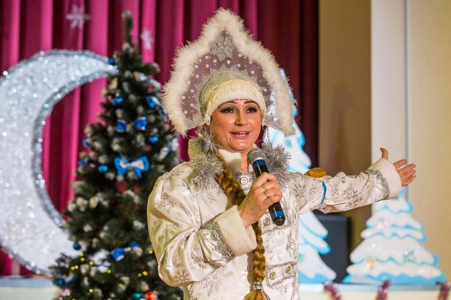 Another Snow Maiden appears — in a stunning white headdress