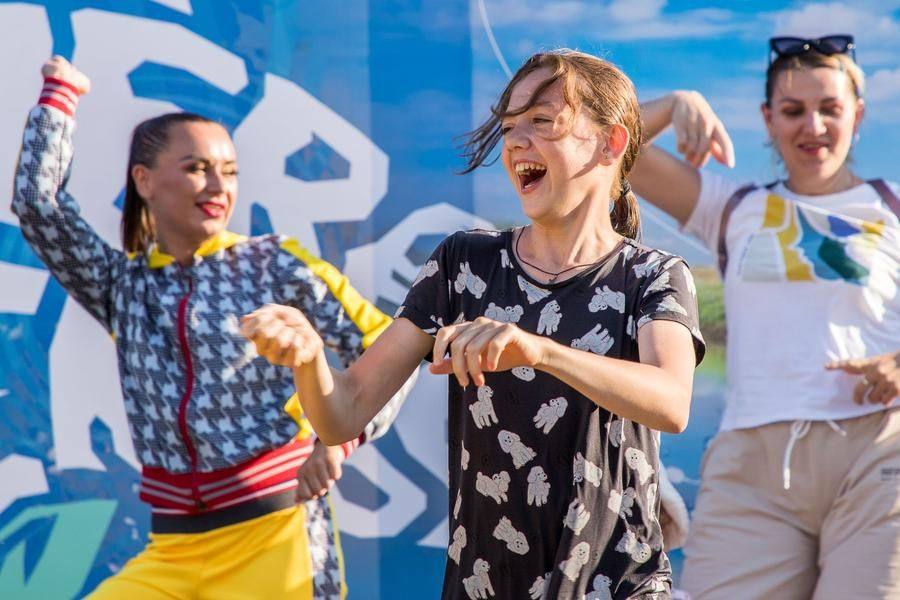 Following the dancers, they repeat simple moves from well‑known music videos