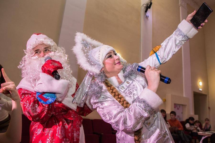 The fairytale duo from Kovalevo village actively engages with the audience