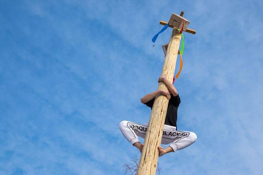 There are only four prize boxes: by the rules, they must be brought down or knocked off