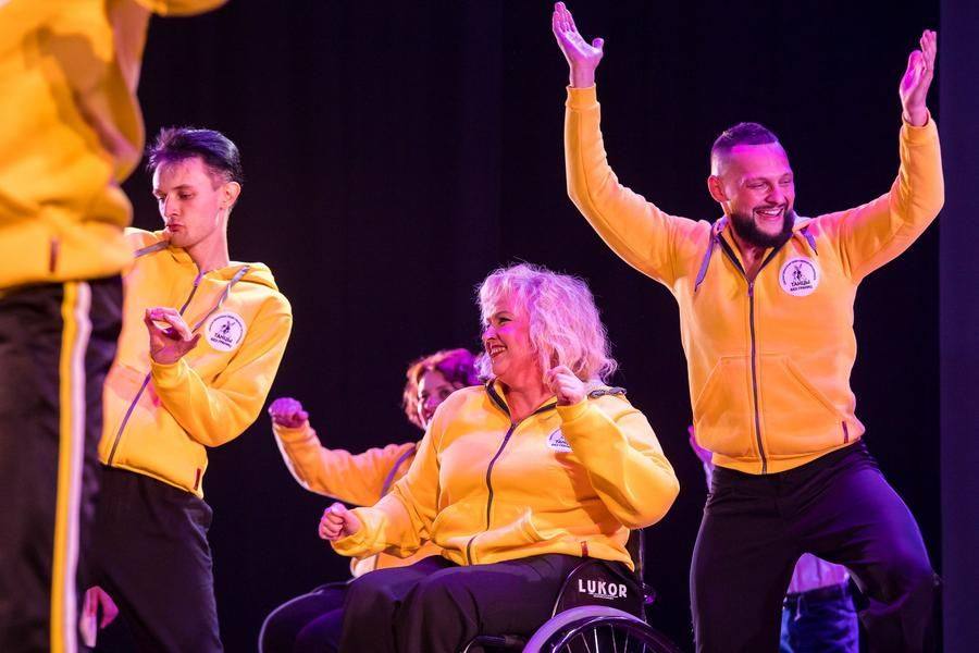 “Dancing Beyond Borders” thanks the audience for their warm reception