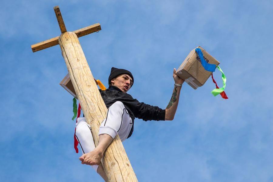 Every challenger is strong and agile enough to reach the top in seconds