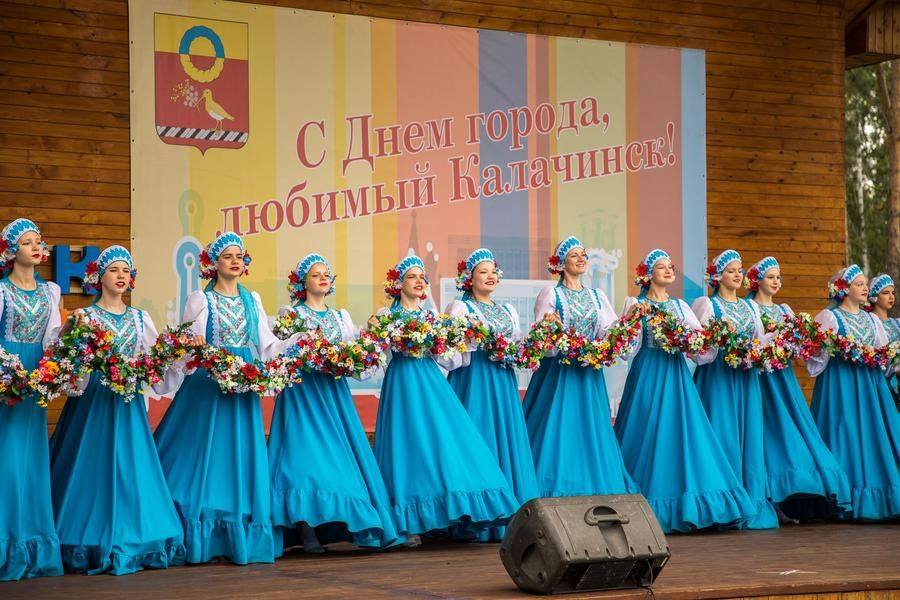 After a short break, the concert “To Kalachinsk, With Love” kicks off on the main stage