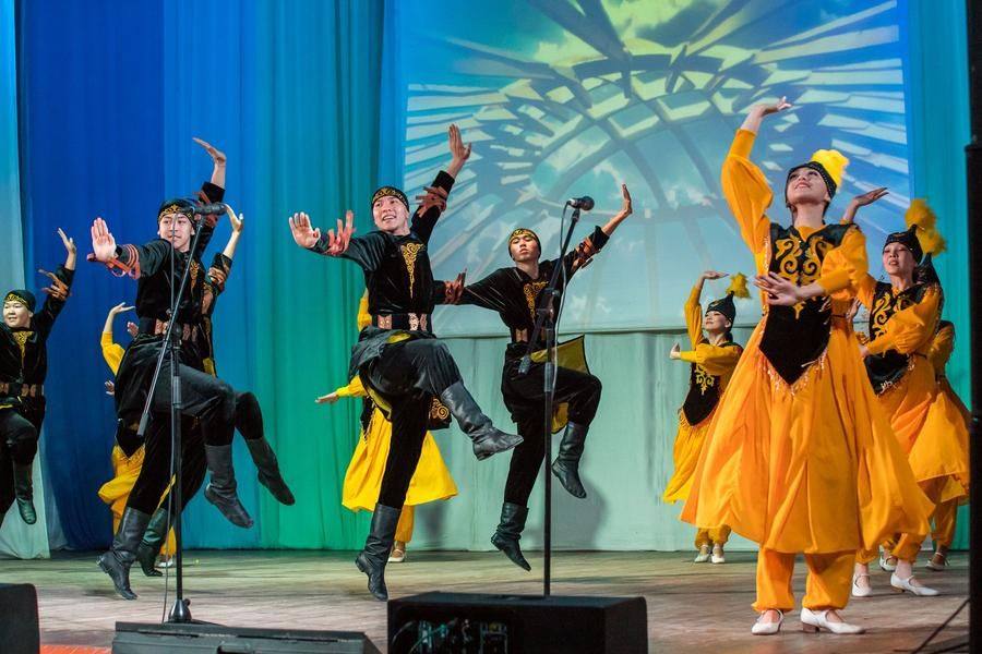 Of course, this is a Kazakh dance — theatrical and multi‑layered