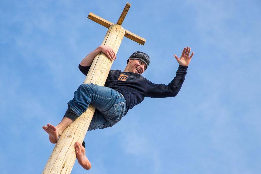 …and half a minute later — the fourth successful climb!