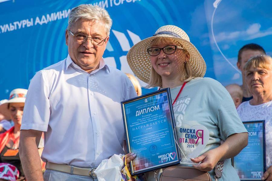 Even the audience choice prize is awarded — the Yuryev family takes it home