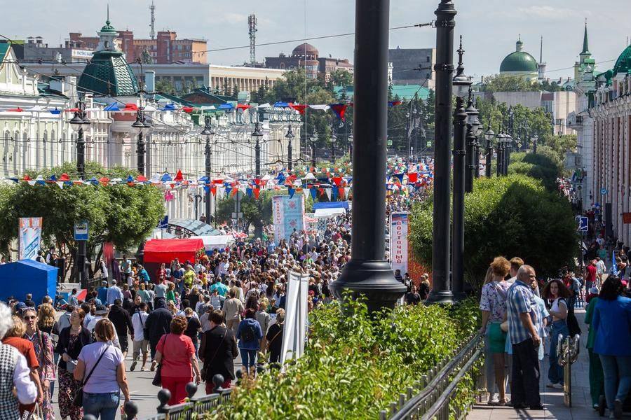 But let’s leave the main stage behind and take a stroll along Lyubinsky Avenue!