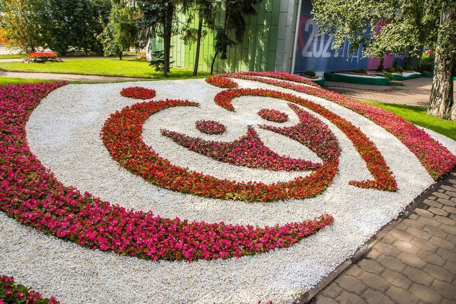 The planted flowers will keep delighting the eye even after the exhibition ends