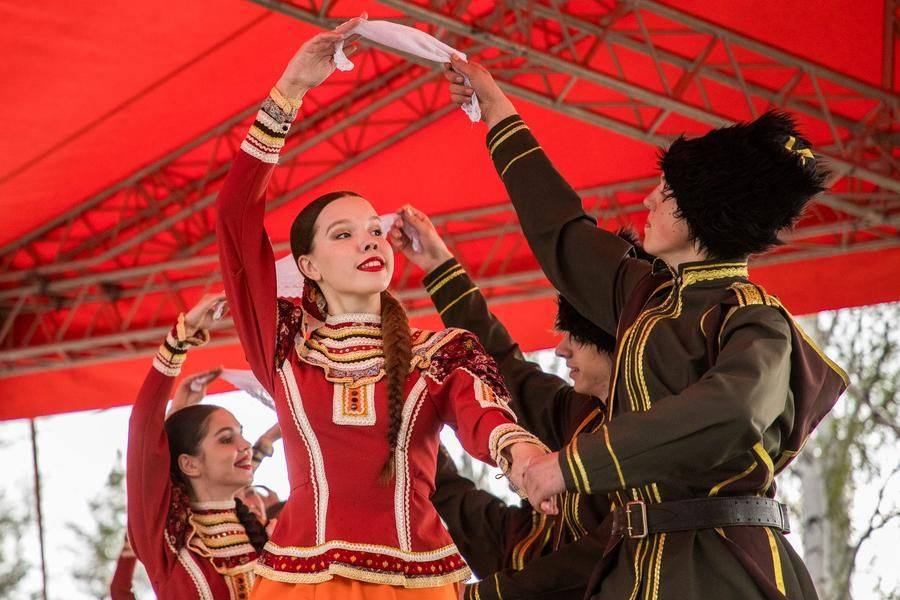 The six-hour program on the main stage is wrapping up: mini-performances, songs, and dances