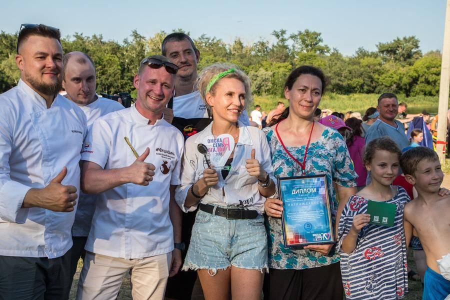 The certificate reads: “May your success serve as an example for Omsk families”