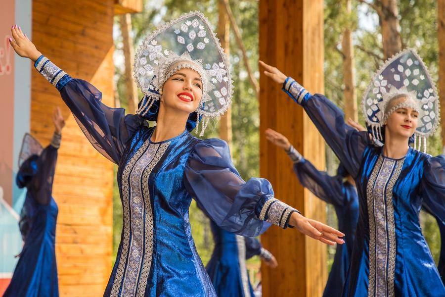 A light, genuine smile adds the finishing touch to the artistic message for the audience