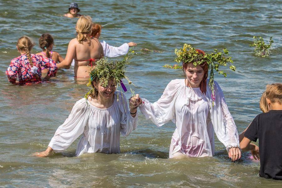 According to ancestral tradition, from this moment on, the swimming season is officially open!