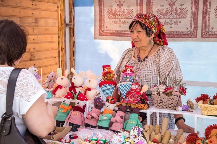 Artisans offer unique handmade souvenirs for sale