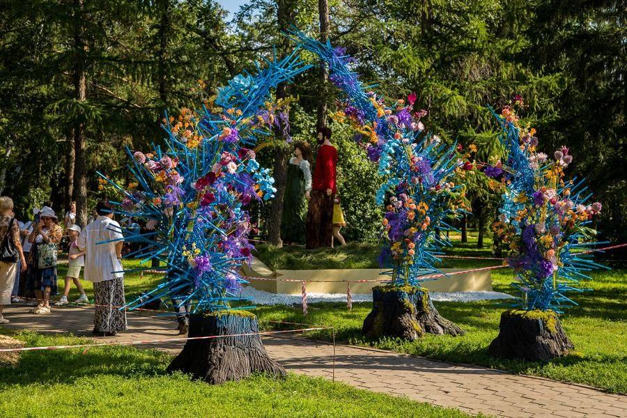 This is how the entrance group from the Irtysh Gates looks so impressive
