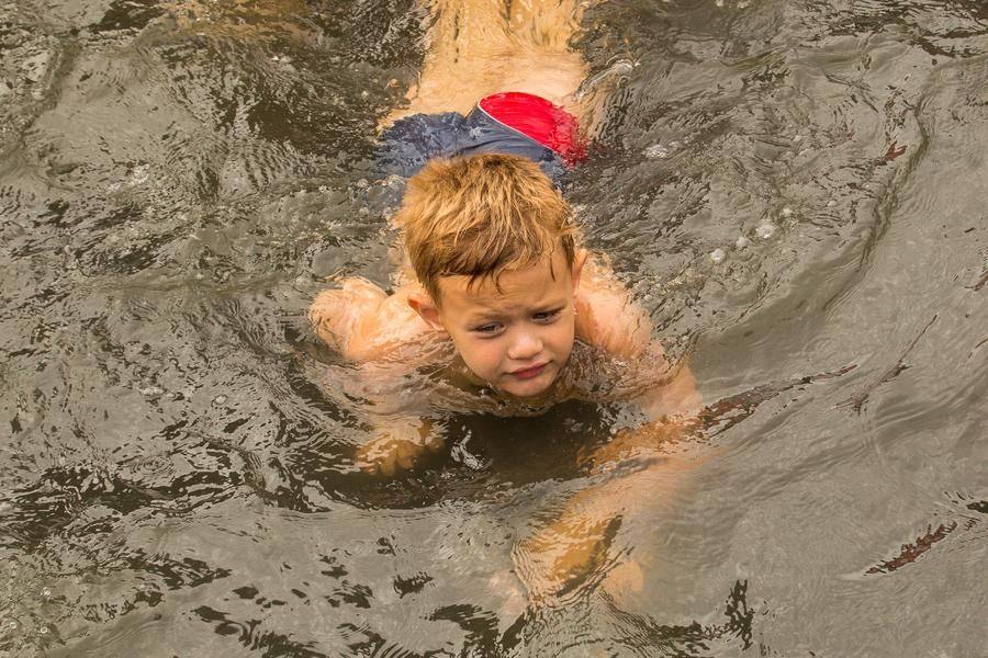 Someone, alas, has no luck with the catch — well, no one forbids simply splashing around