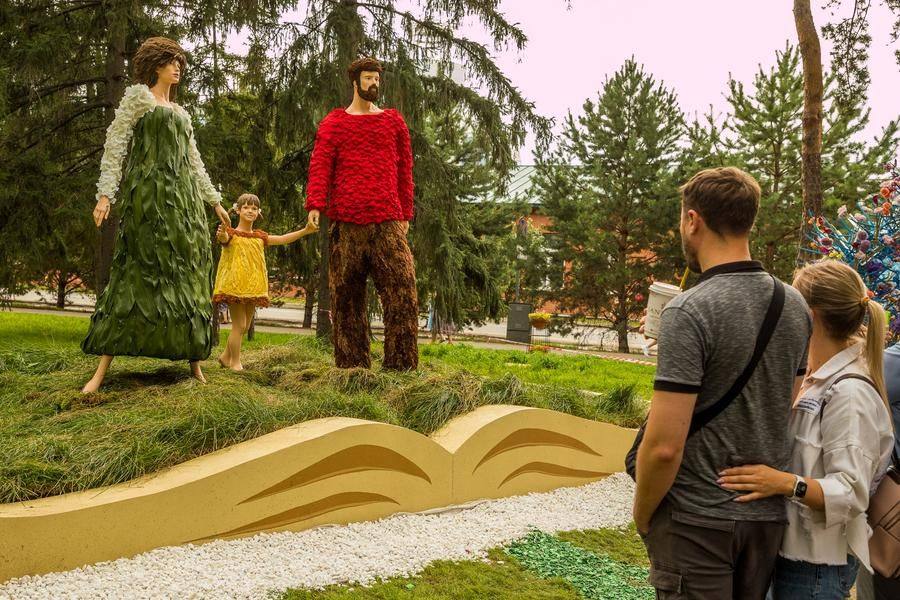 For many couples, the “Family Today” installation embodies their future together
