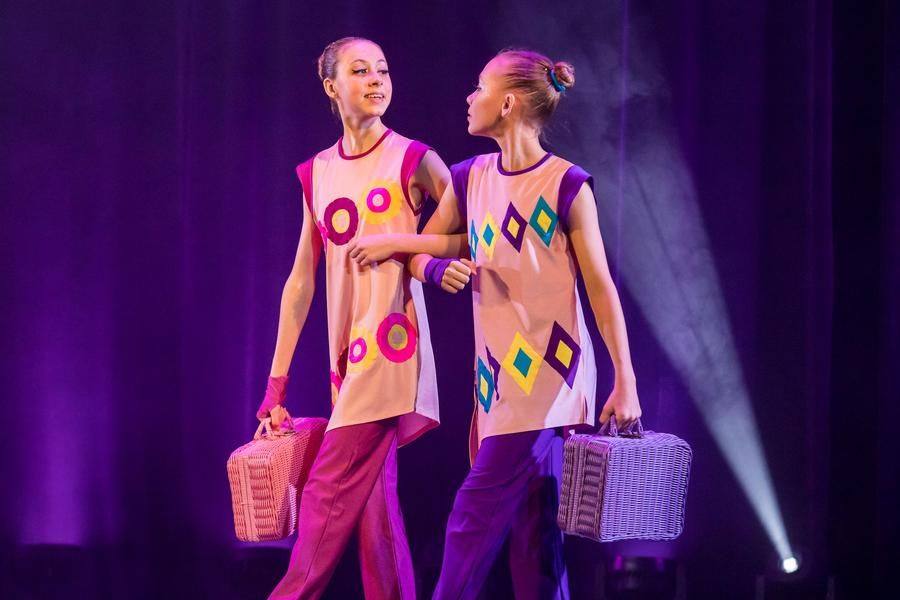 “Packing Suitcases” — that’s the title of this choreographic sketch