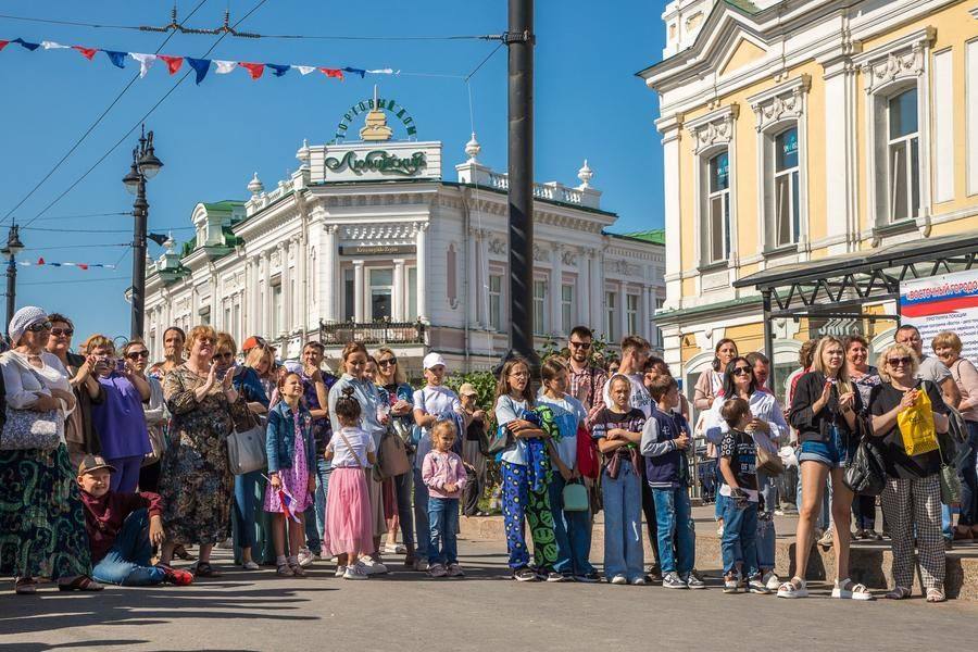 Omsk residents enjoy the performances by Tuvan, Jewish, Korean, and other cultural groups