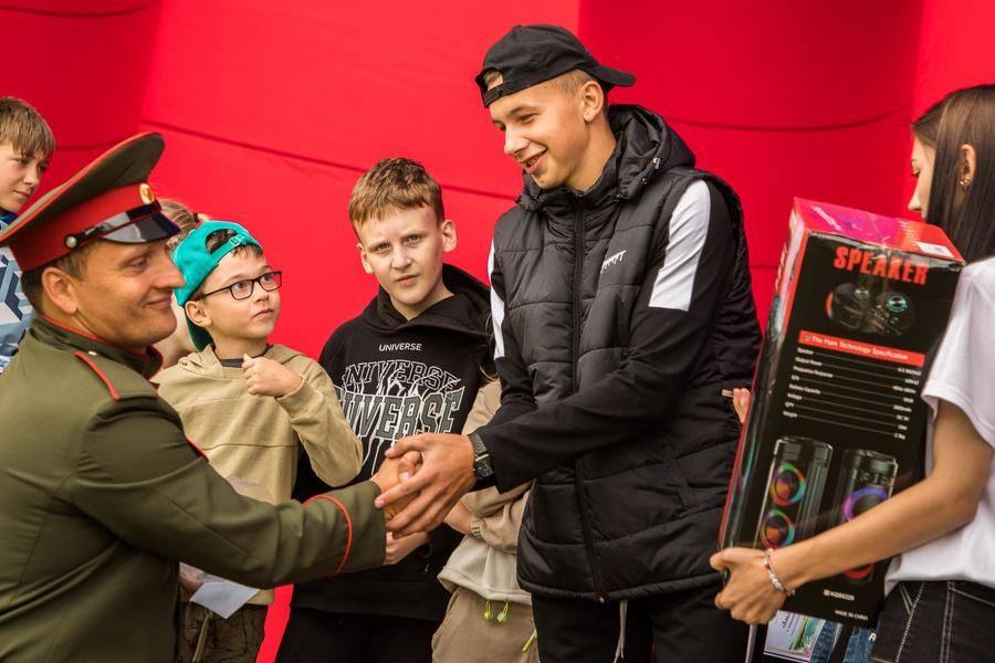 And the luckiest fishermen get prizes popular among young people
