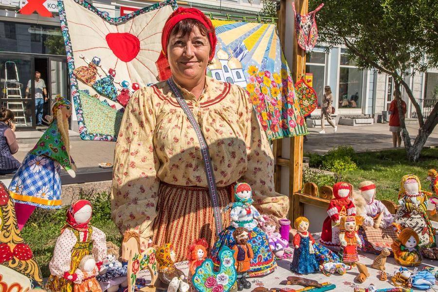 Here, you’ll find craft stalls with unique handmade toys